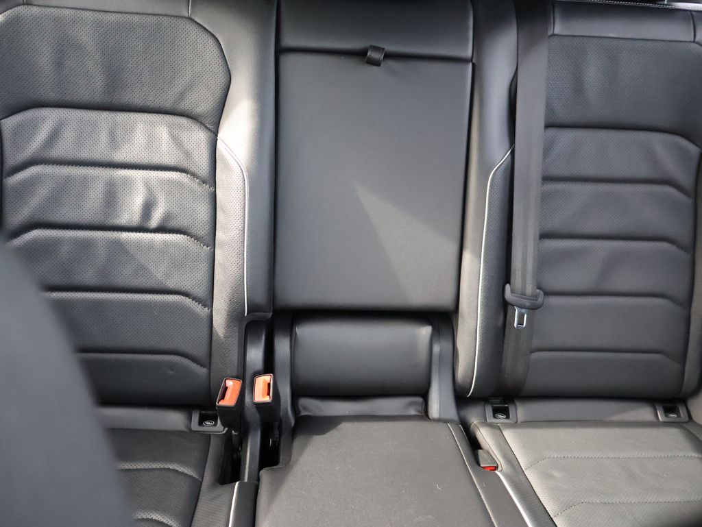 2022 Volkswagen Tiguan SEL Premium R-Line photo 11