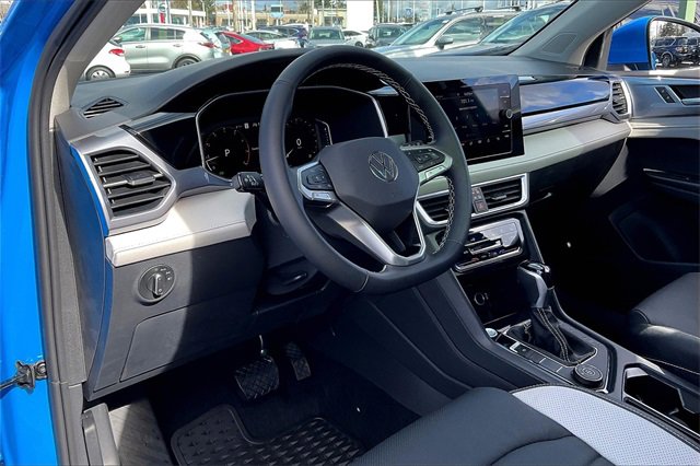 2025 Volkswagen Taos SEL photo 7
