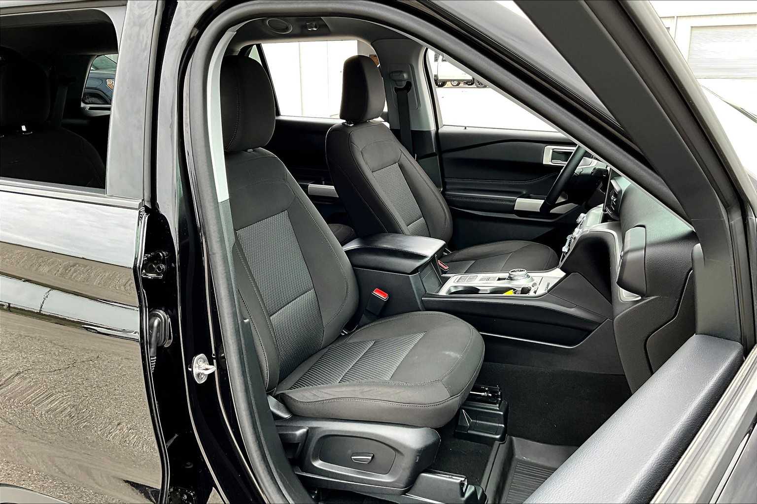2024 Ford Explorer XLT photo 8