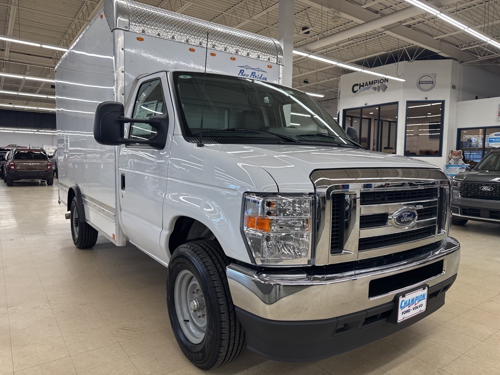 2025 Ford E-Series Cutaway Base