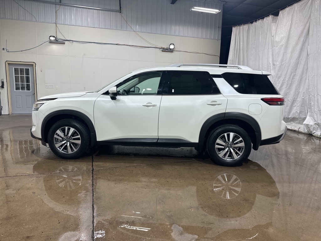 2023 Nissan Pathfinder SL photo 4