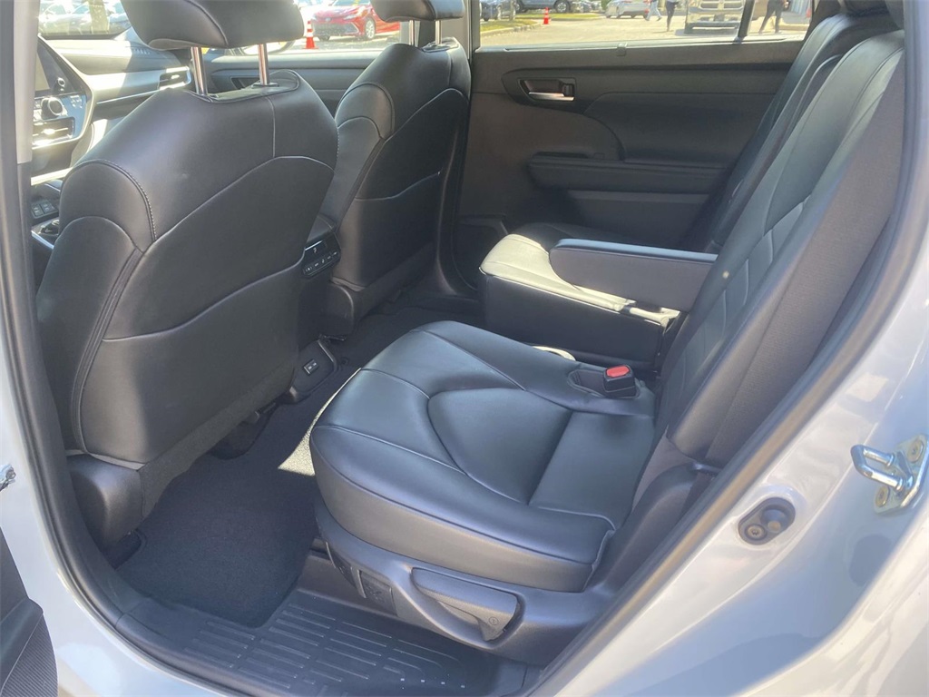 2023 Toyota Highlander XLE photo 7