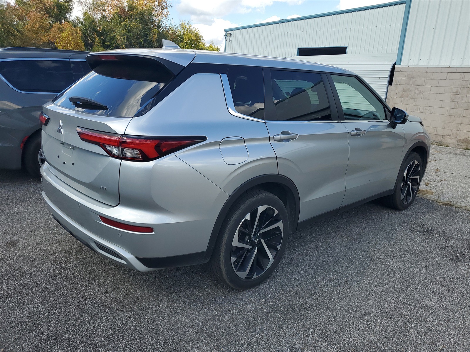 2024 Mitsubishi Outlander SE photo 4