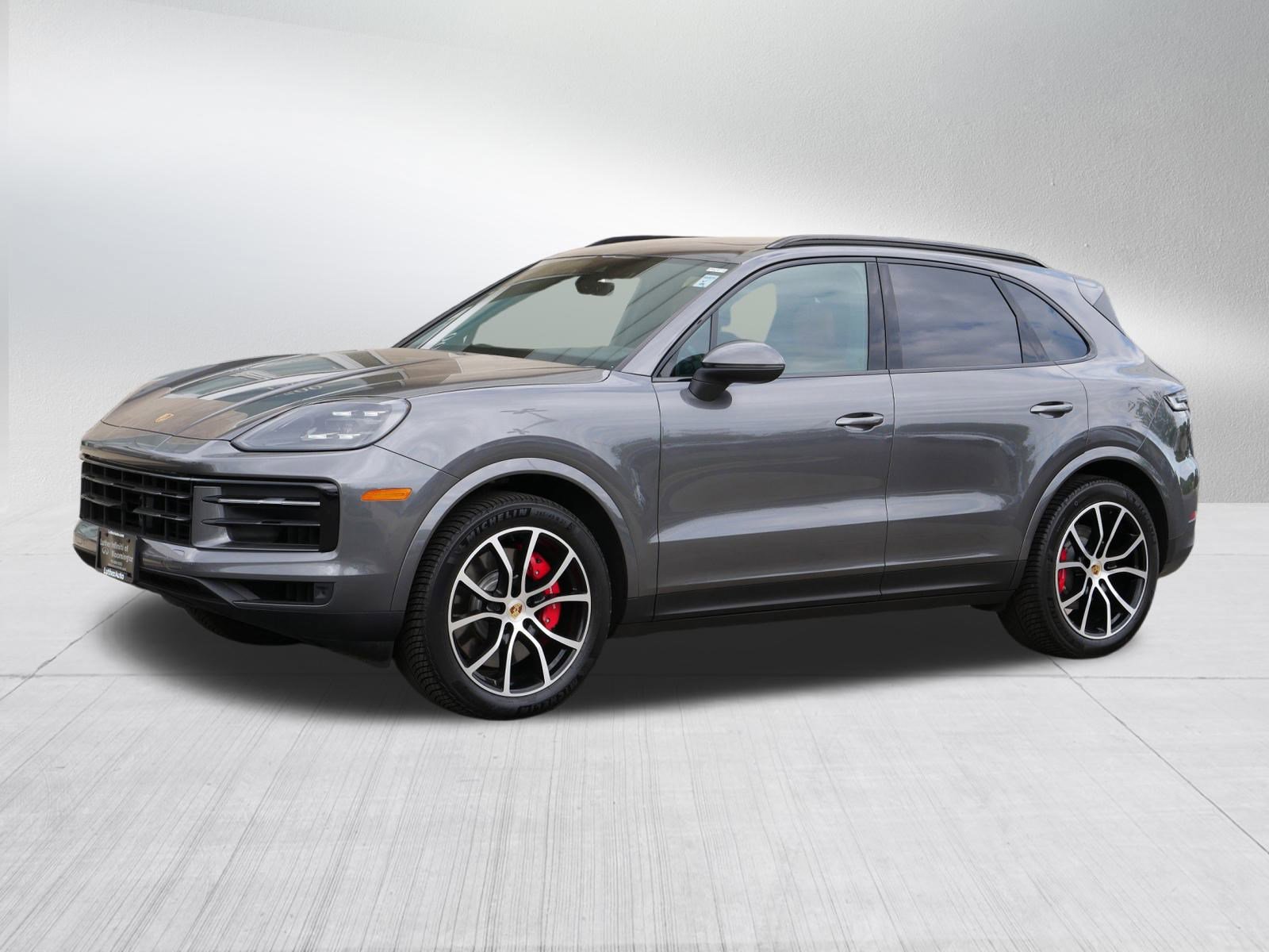 2024 Porsche Cayenne S photo 3