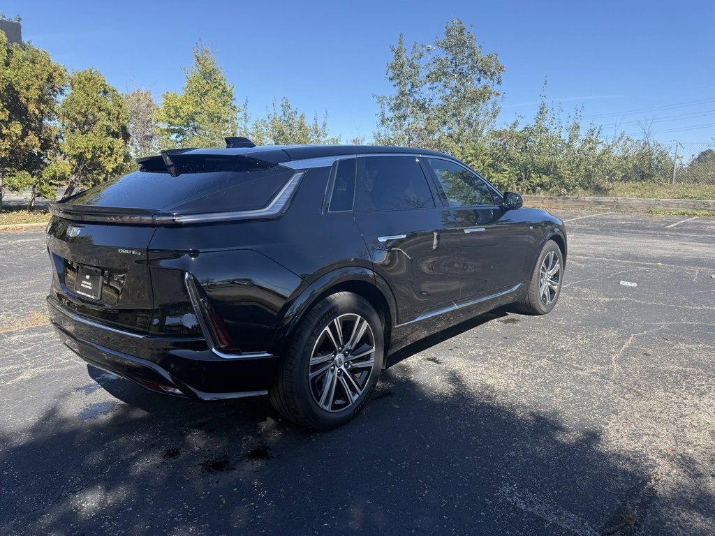 2024 Cadillac Lyriq Luxury photo 3