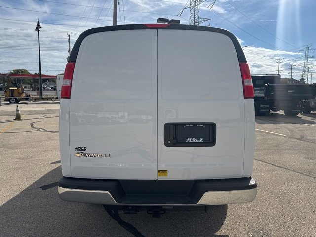 2025 Chevrolet Express Cargo 3500 photo 3