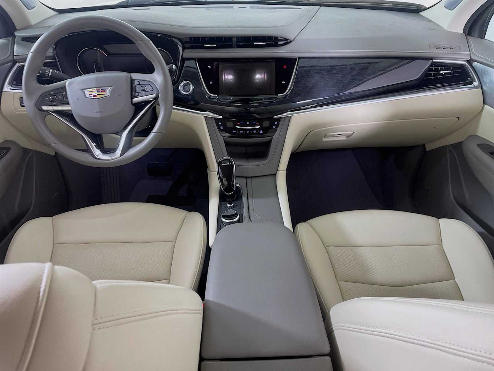 2025 Cadillac XT6 Premium Luxury photo 3