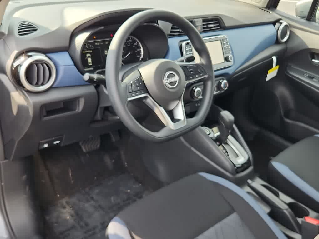 2025 Nissan Versa SV photo 7