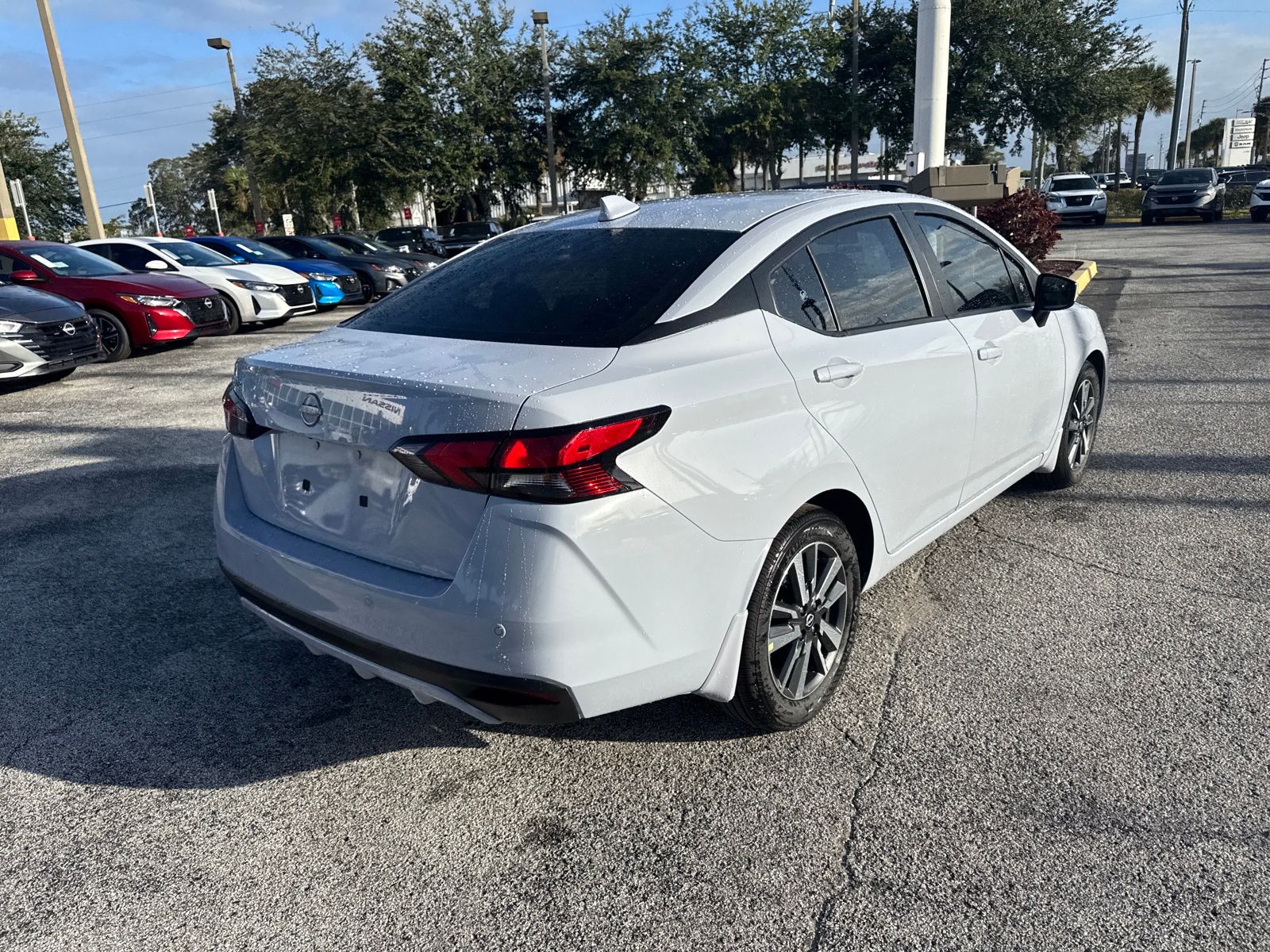 2025 Nissan Versa 1.6 SV photo 4