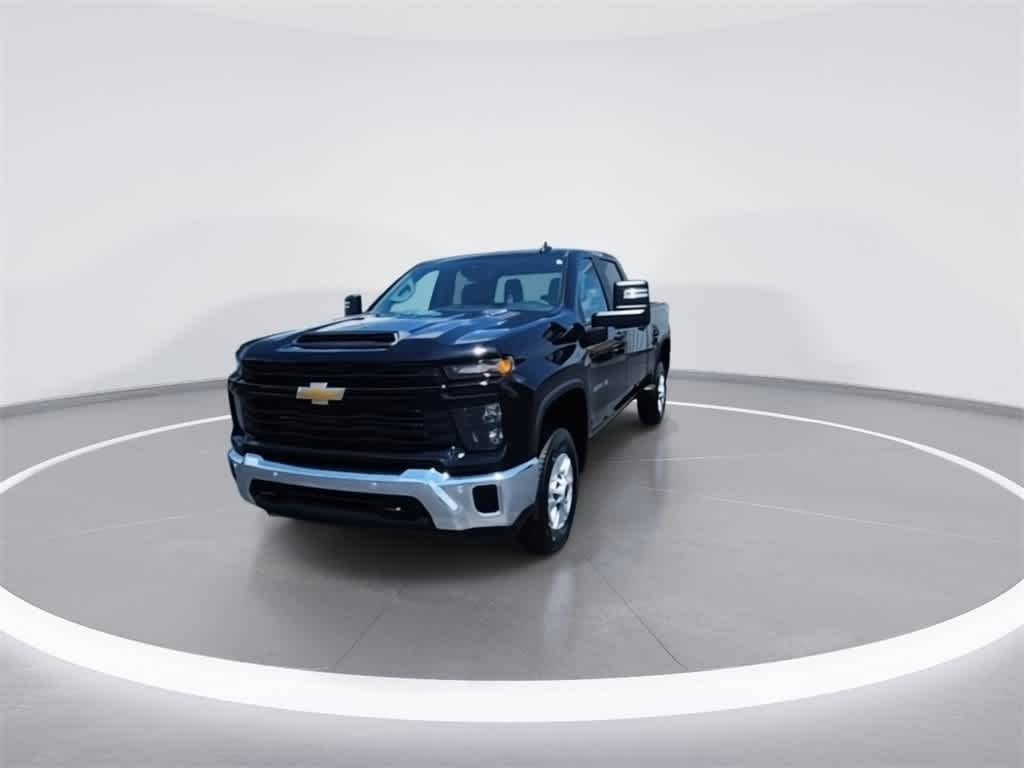 2025 Chevrolet Silverado 2500HD photo 3