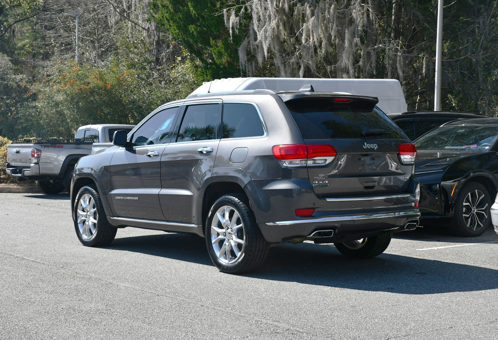 2014 Jeep Grand Cherokee Summit photo 2