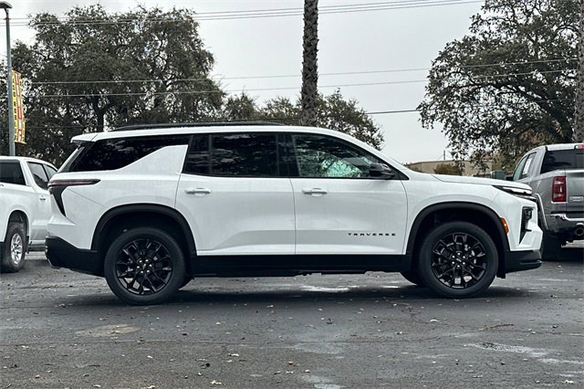 2026 Chevrolet Traverse photo 3