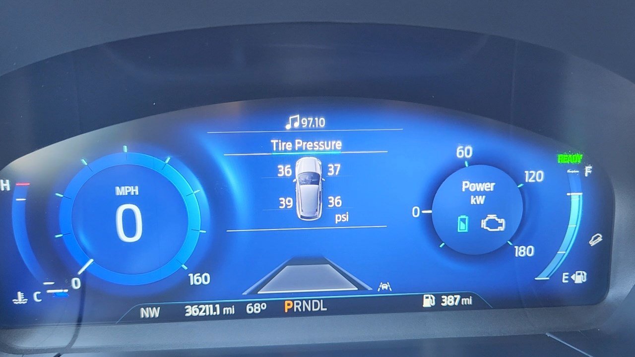 2022 Ford Escape Titanium Hybrid photo 10
