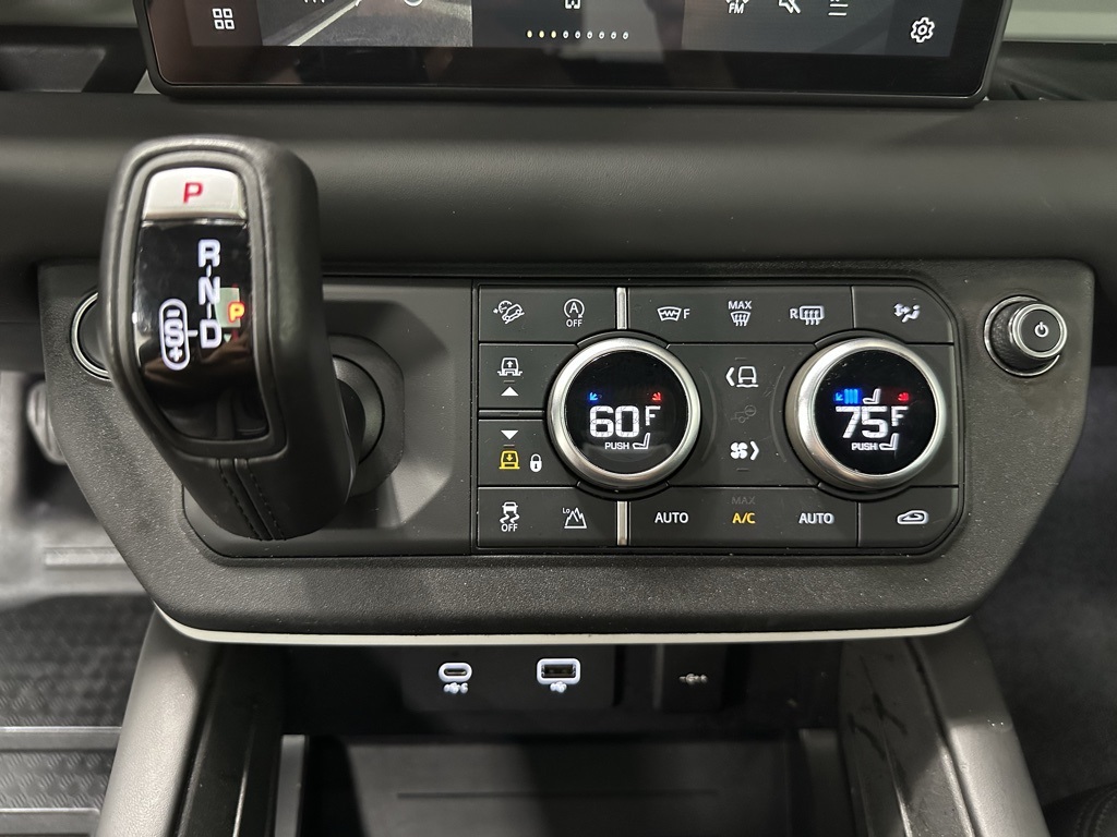 2024 Land Rover Defender 110 S photo 19