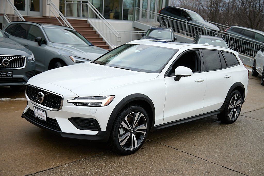 2026 VOLVO V60CC - Image 5