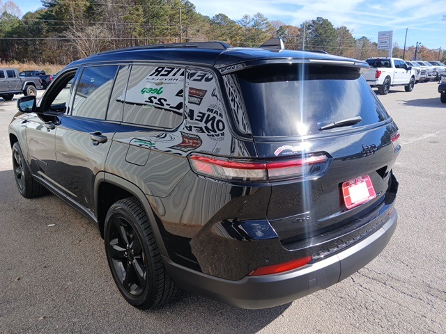 2023 Jeep Grand Cherokee Laredo Altitude photo 4