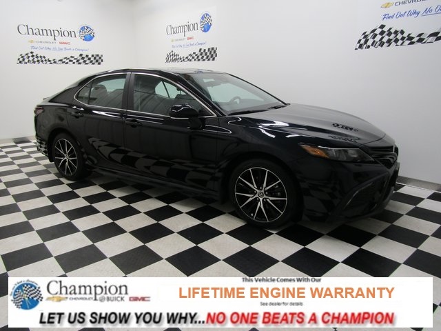 2024 Toyota Camry SE's photo