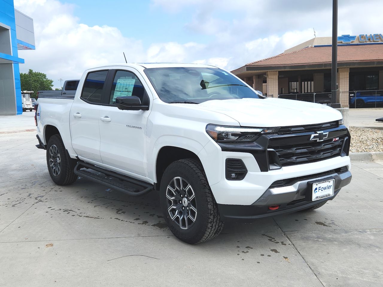 2025 Chevrolet Colorado Z71 photo 2