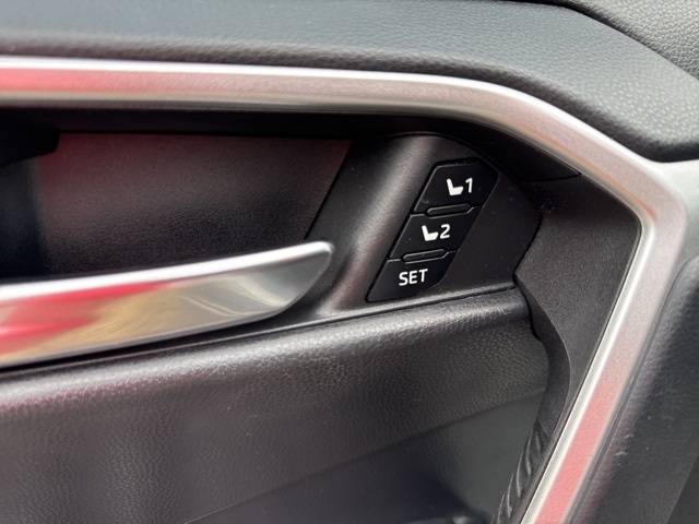 2021 Toyota RAV4 XLE Premium photo 25