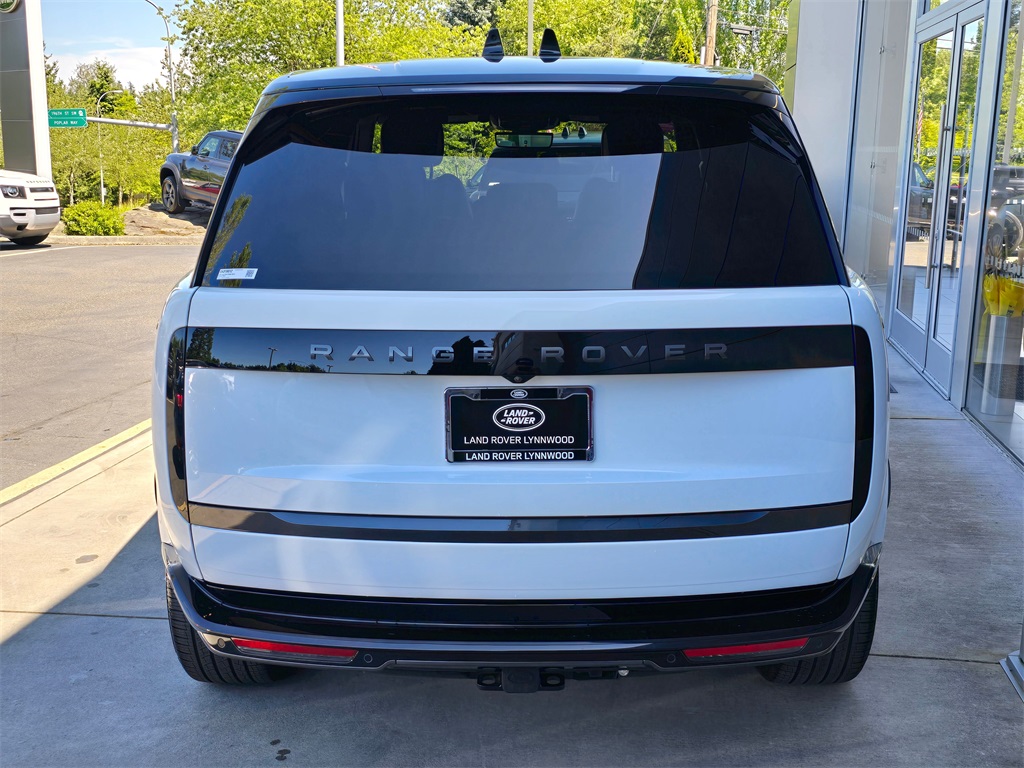 2025 Land Rover Range Rover SE photo 5