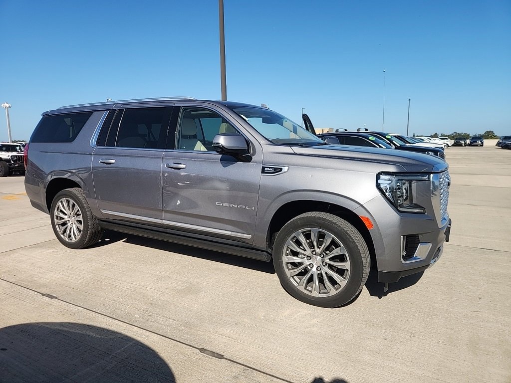 2021 GMC Yukon XL Denali's photo