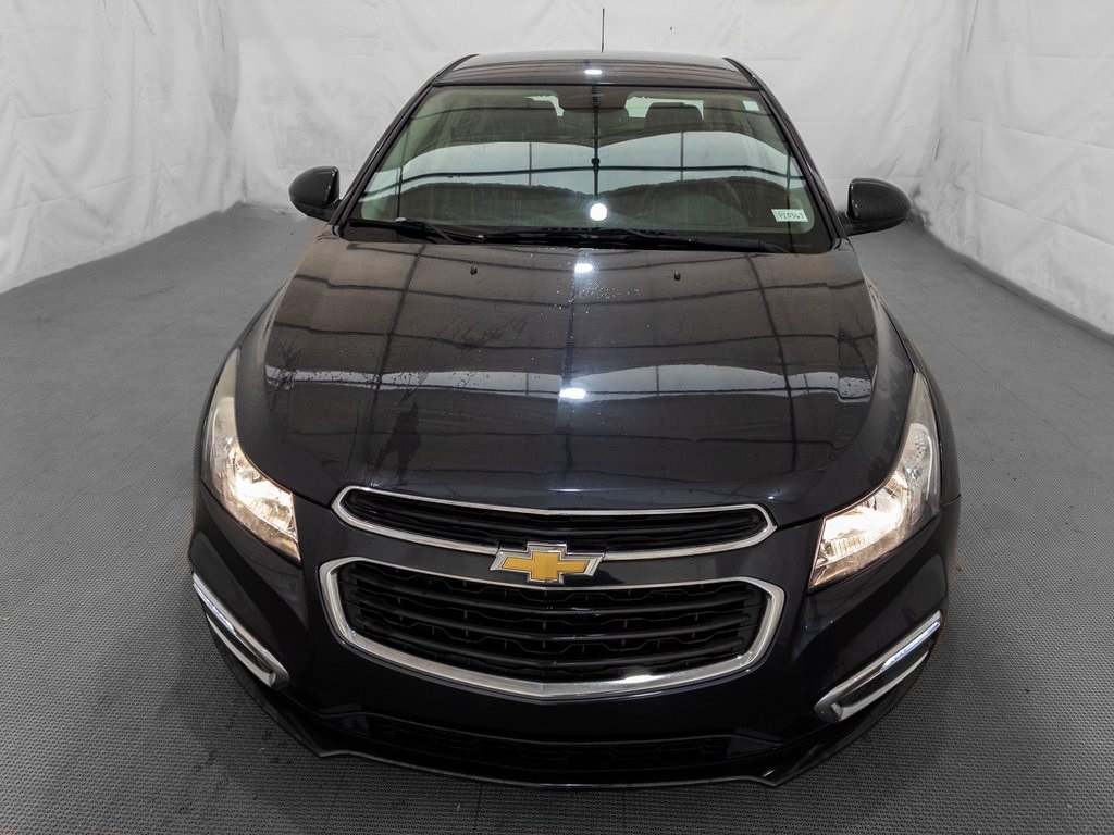 2016 Chevrolet Cruze photo 2