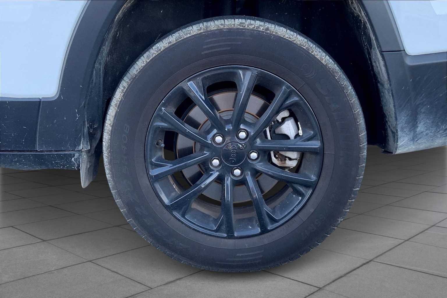 2023 Jeep Cherokee Altitude Lux photo 6
