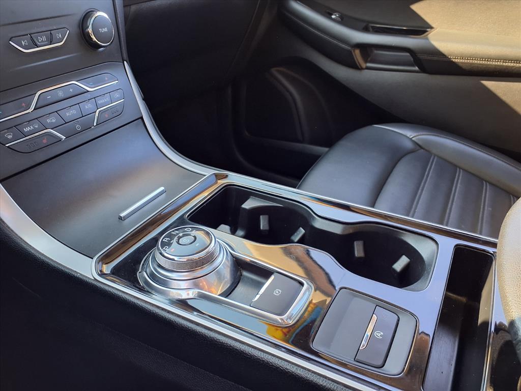 2019 Ford Edge SEL photo 17