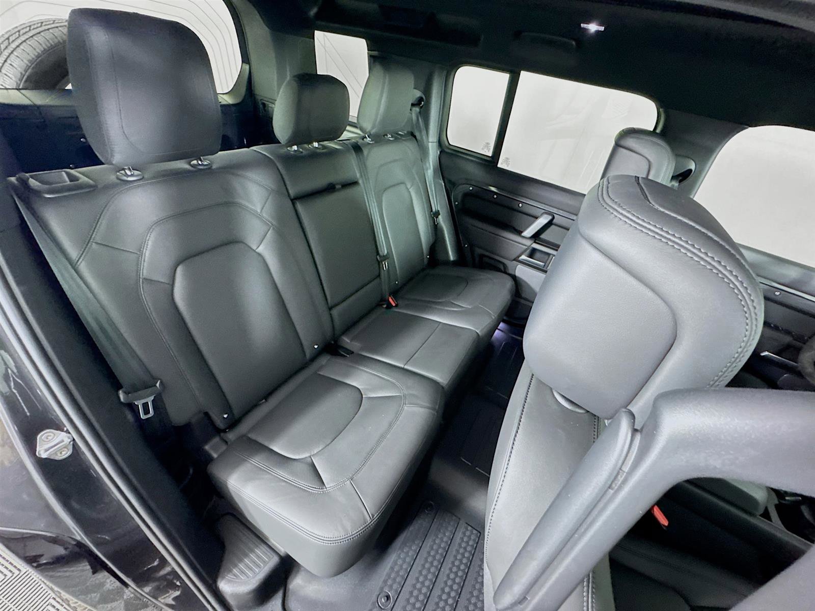 2024 Land Rover Defender 110 V8 photo 29