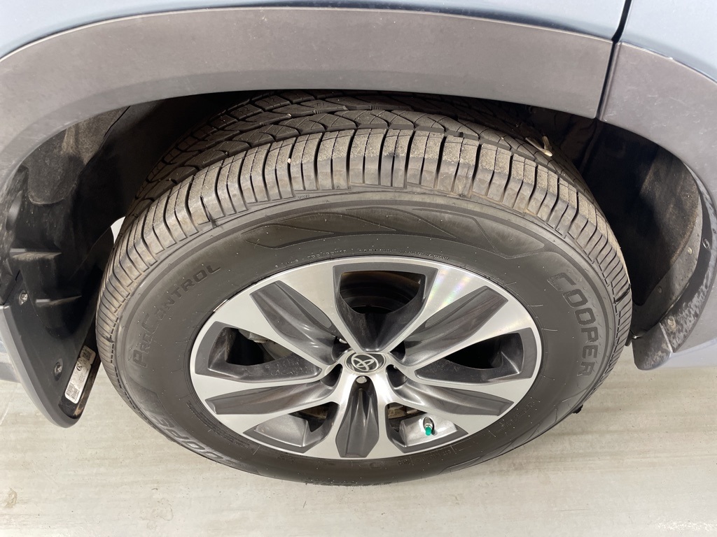 2021 Toyota Highlander XLE photo 10