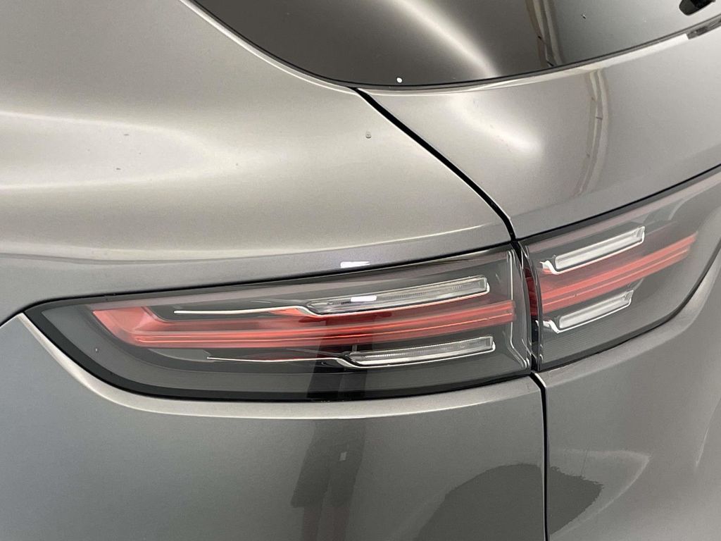 2022 Porsche Cayenne E-Hybrid Base photo 16