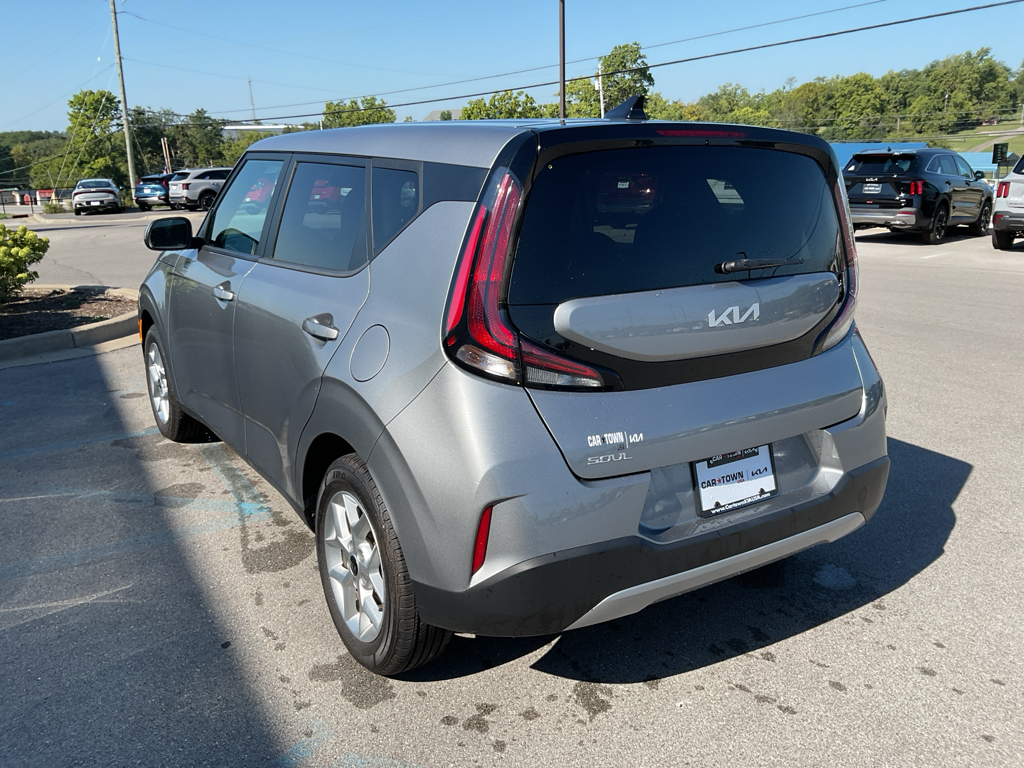 2023 Kia Soul LX photo 4
