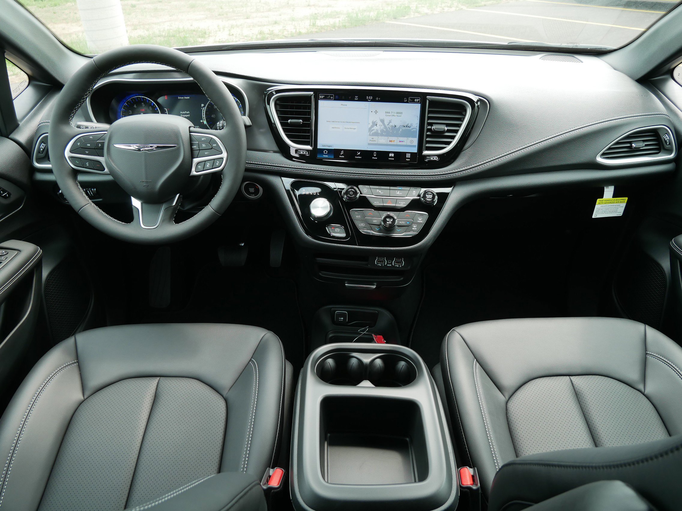 2025 Chrysler Pacifica photo 8