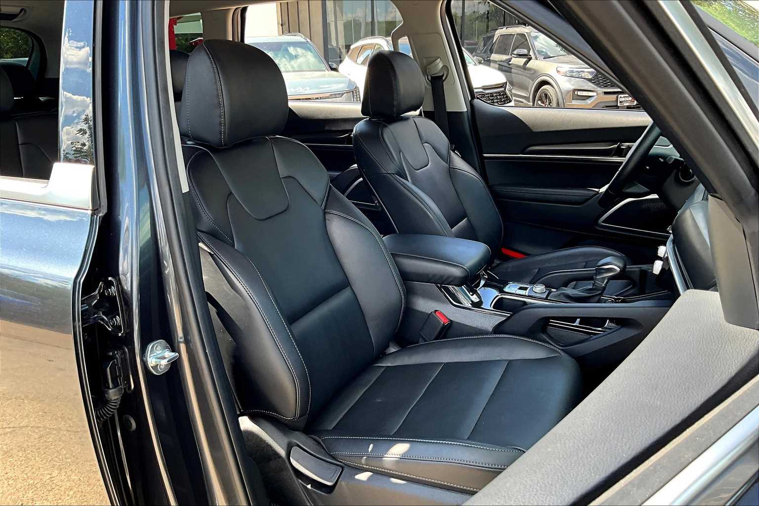 2024 Kia Telluride LX photo 8