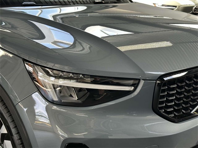 2023 Volvo XC40 Plus photo 8