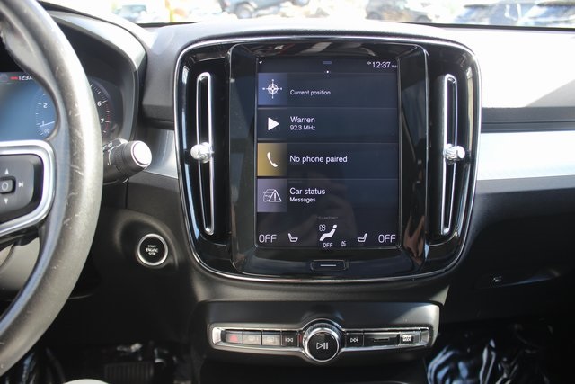 2019 Volvo XC40 Momentum photo 2