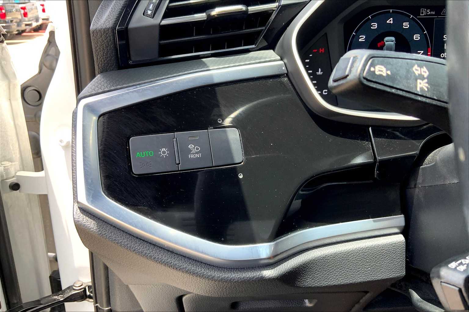 2023 Audi Q3 S line Premium photo 32