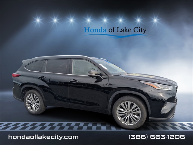 2023 Toyota Highlander Platinum's photo