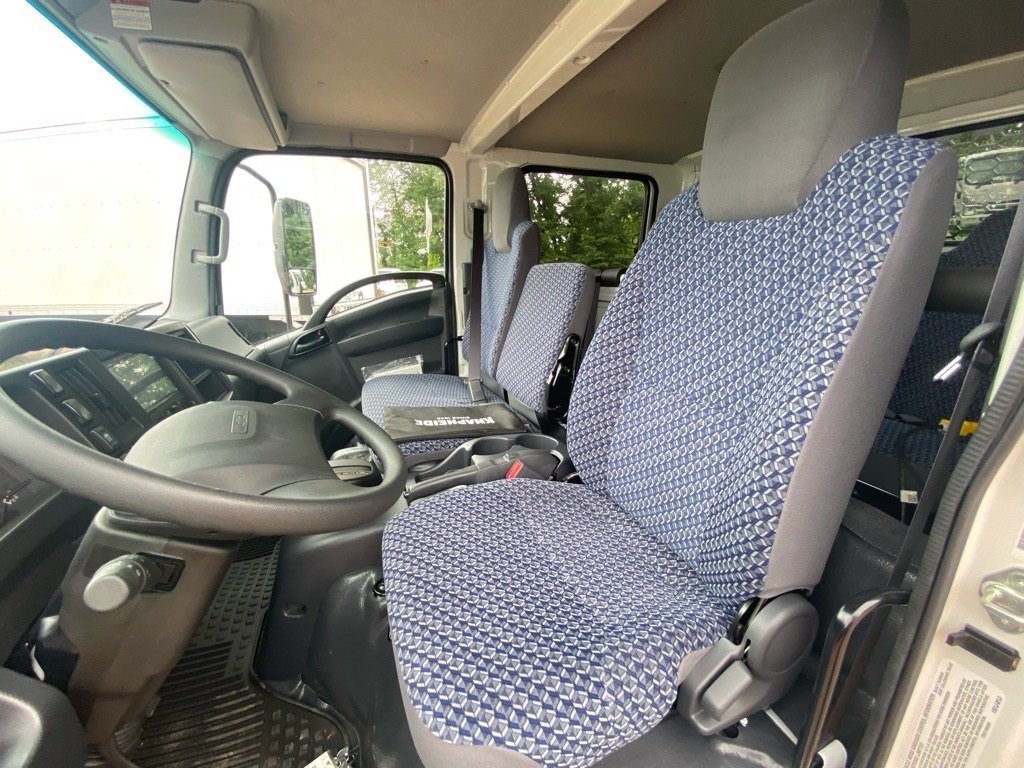 2025 Chevrolet Silverado photo 8