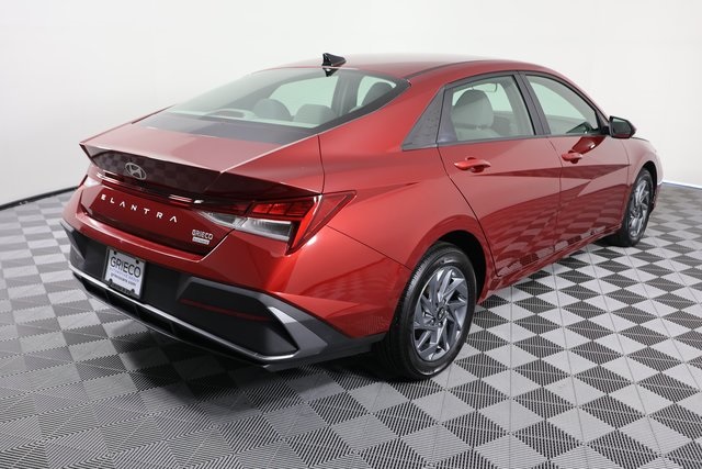 2024 Hyundai Elantra Hybrid Blue photo 8