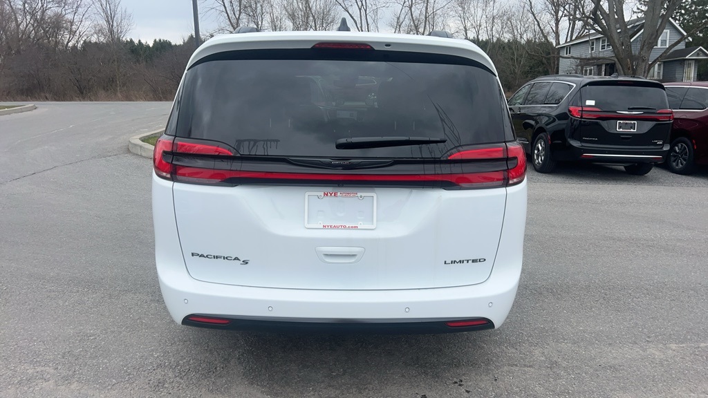 2024 Chrysler Pacifica Limited photo 4