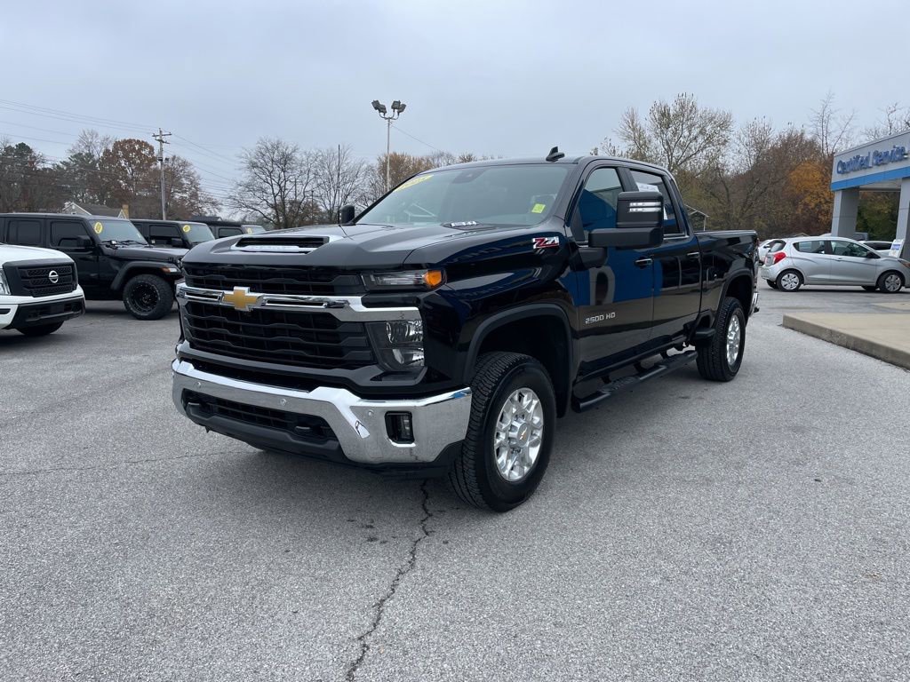 2025 Chevrolet Silverado 2500HD LT photo 3