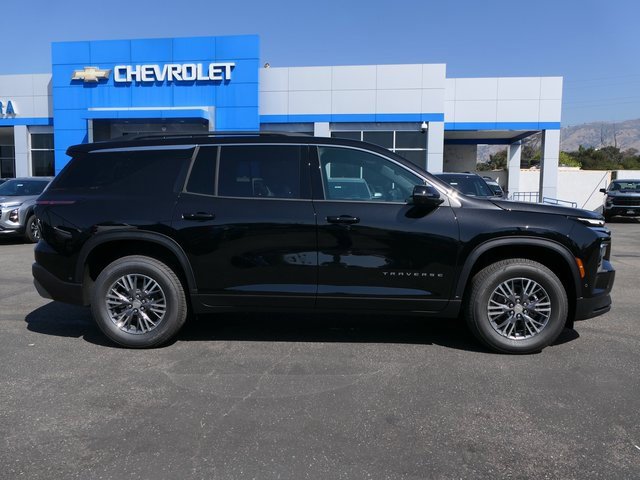2026 Chevrolet Traverse photo 2