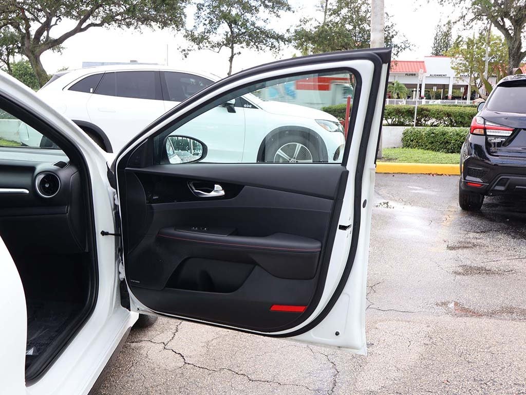 2023 Kia Forte GT photo 25