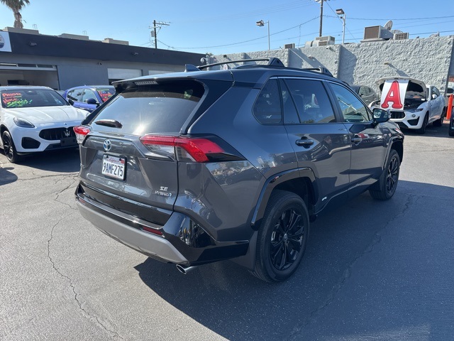 2022 Toyota RAV4 Hybrid SE photo 4