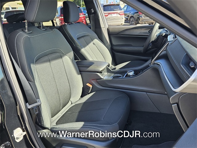 2025 Jeep Grand Cherokee Laredo photo 15
