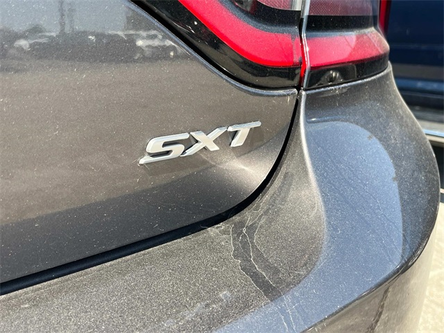 2015 Dodge Charger SXT photo 12