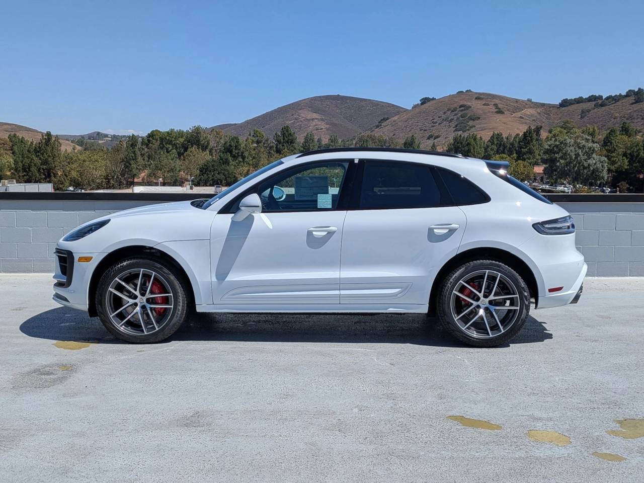 2025 Porsche Macan S photo 2
