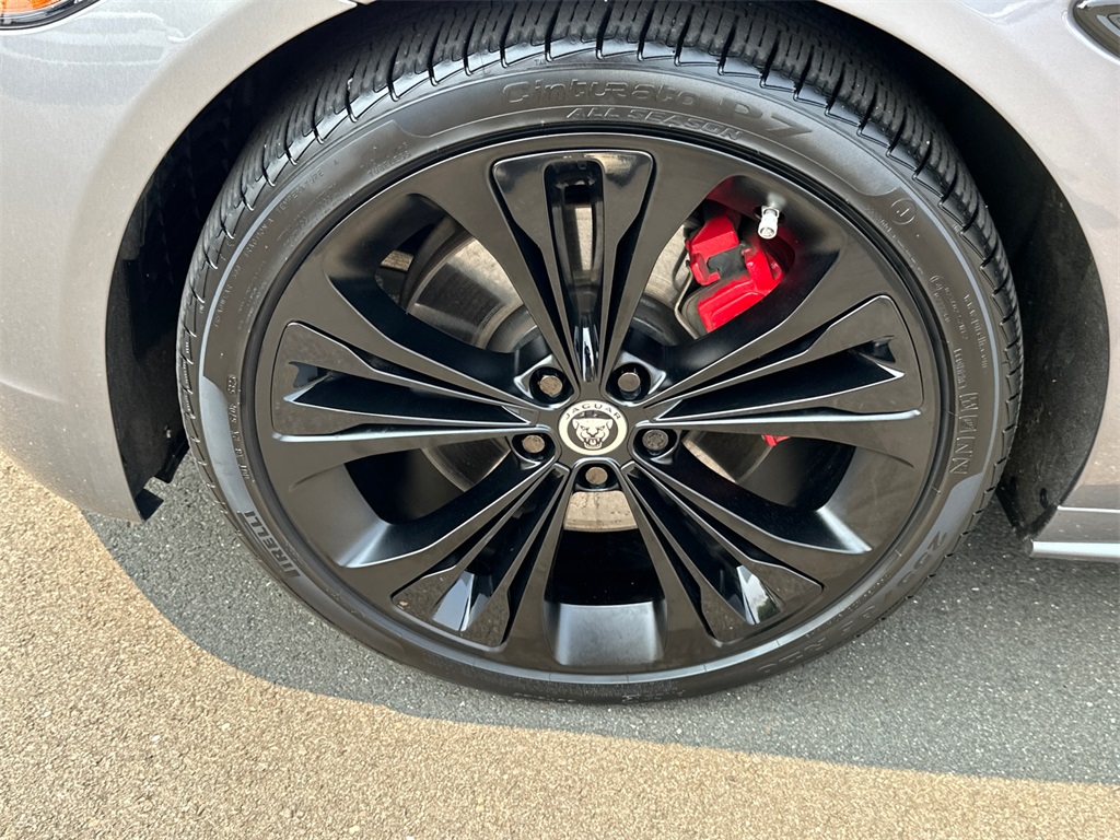 2024 Jaguar XF P300 R-Dynamic SE photo 8