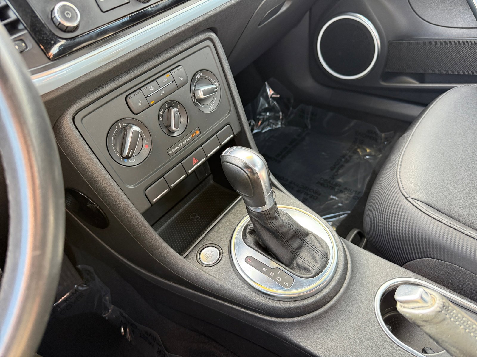 2013 Volkswagen Beetle TDI photo 13